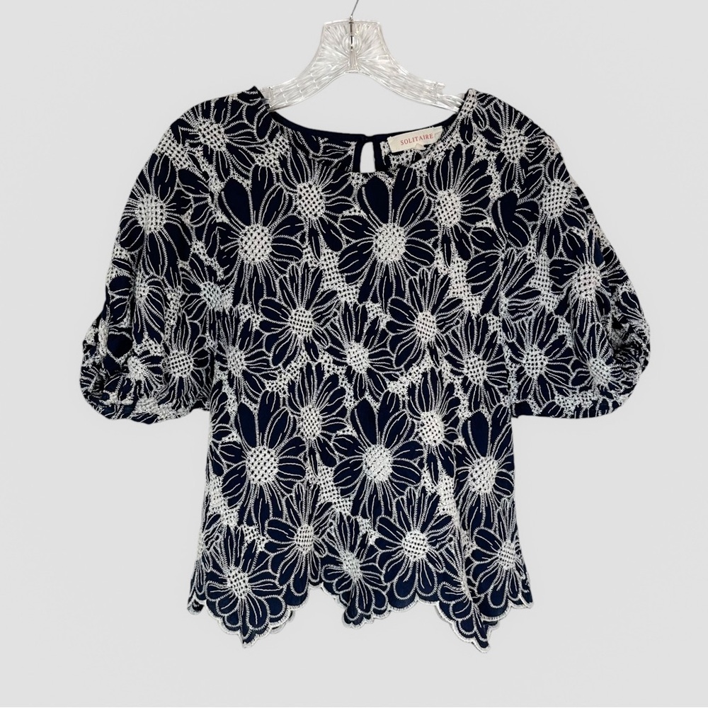 Solitaire Size Medium Navy/White Floral Eyelet Embroidered Twist Puff Sleeve